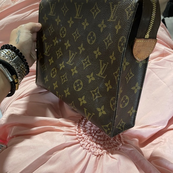 Louis Vuitton 100 authentic large  cosmetic pouch - Picture 7 of 9